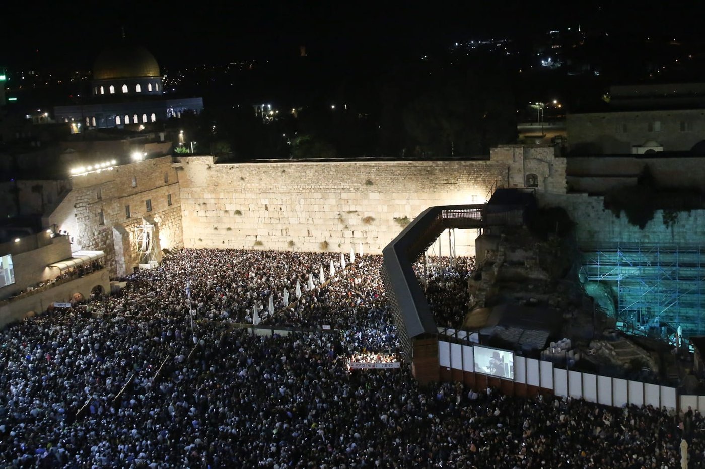 רבבות זעקו יחד את פיוטי הסליחות ברחבת הכותל המערבי