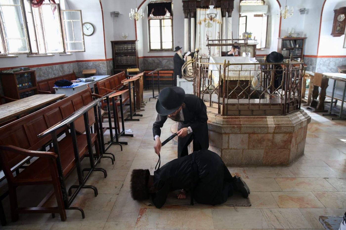 צפו: 'מלקות' אחרי מנחה של ערב יום כיפור