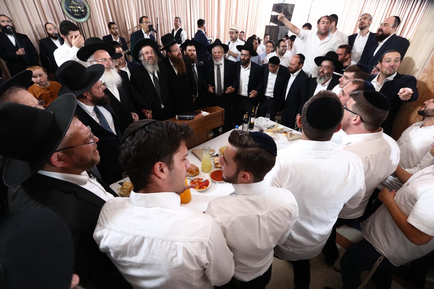 בערב כיפור: הבחורים קיבלו על עצמם לסיים את הש"ס