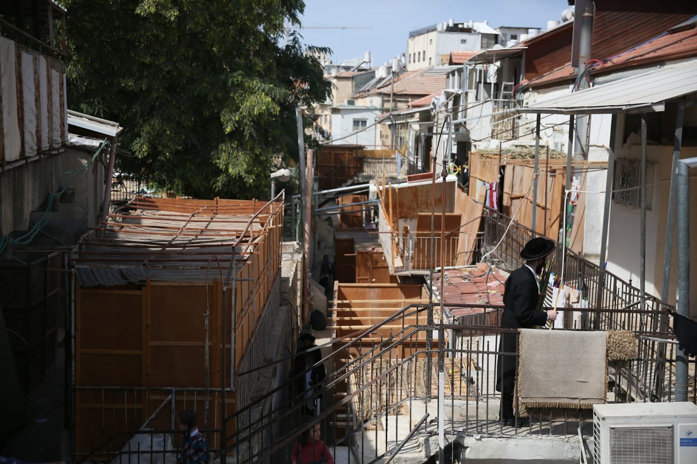 ערב חג: הגברים ב'מינים', הילדים בקוישיקלך והנשים בקניות
