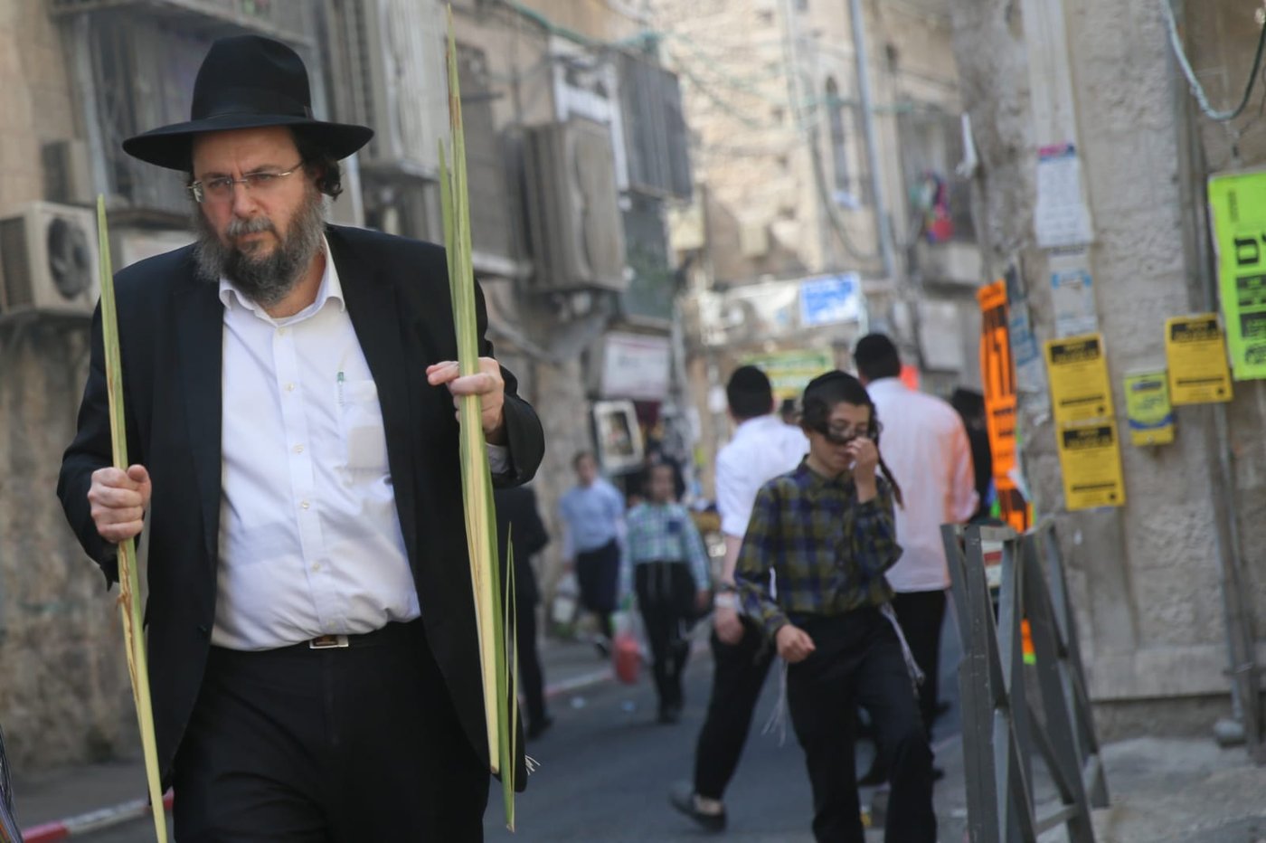 ערב חג: הגברים ב'מינים', הילדים בקוישיקלך והנשים בקניות