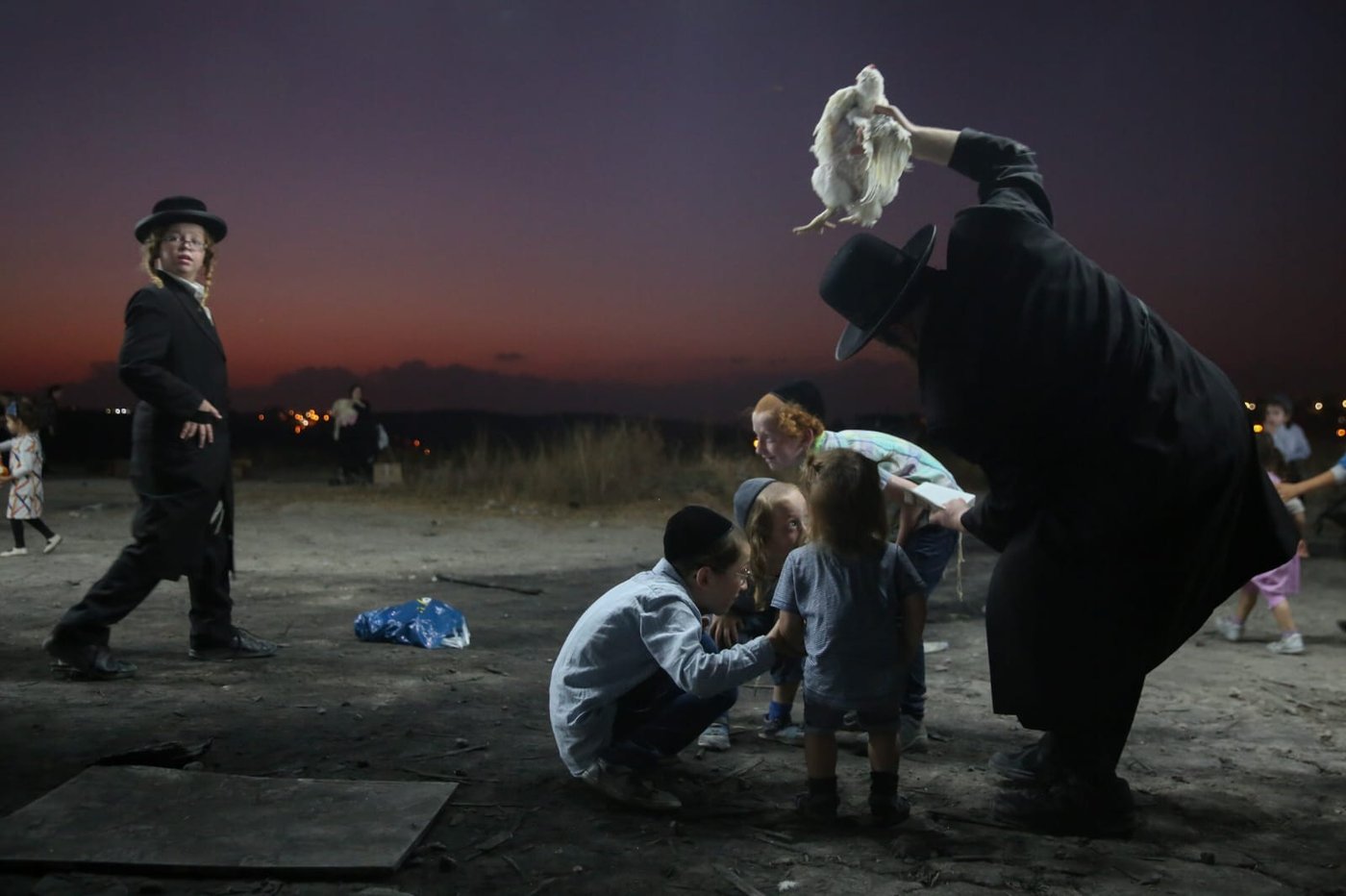 תמונת השבוע: ה'כפרות' של המשפחה הגוראית על צלע ההר