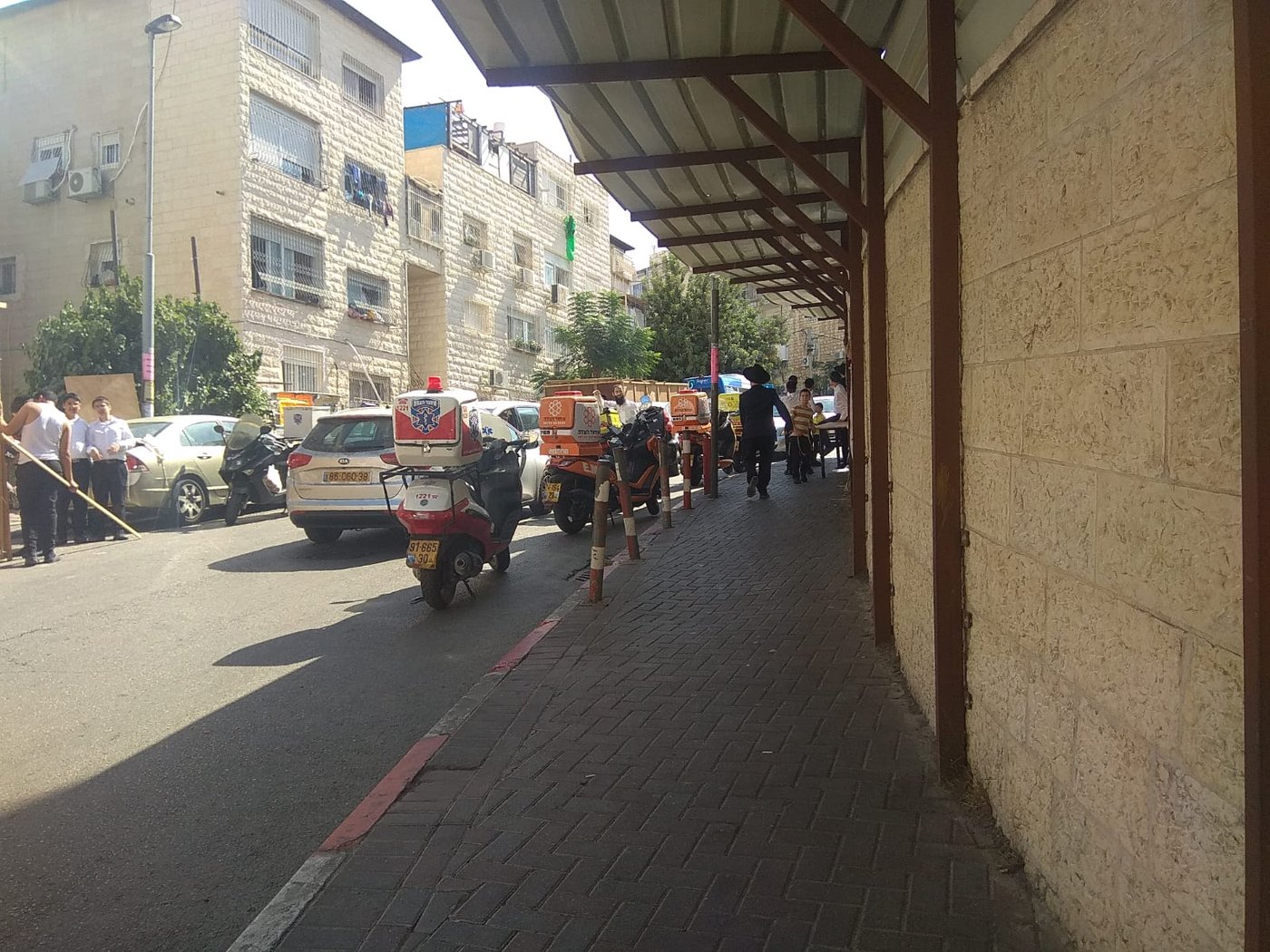 מחוץ לזירת האירוע