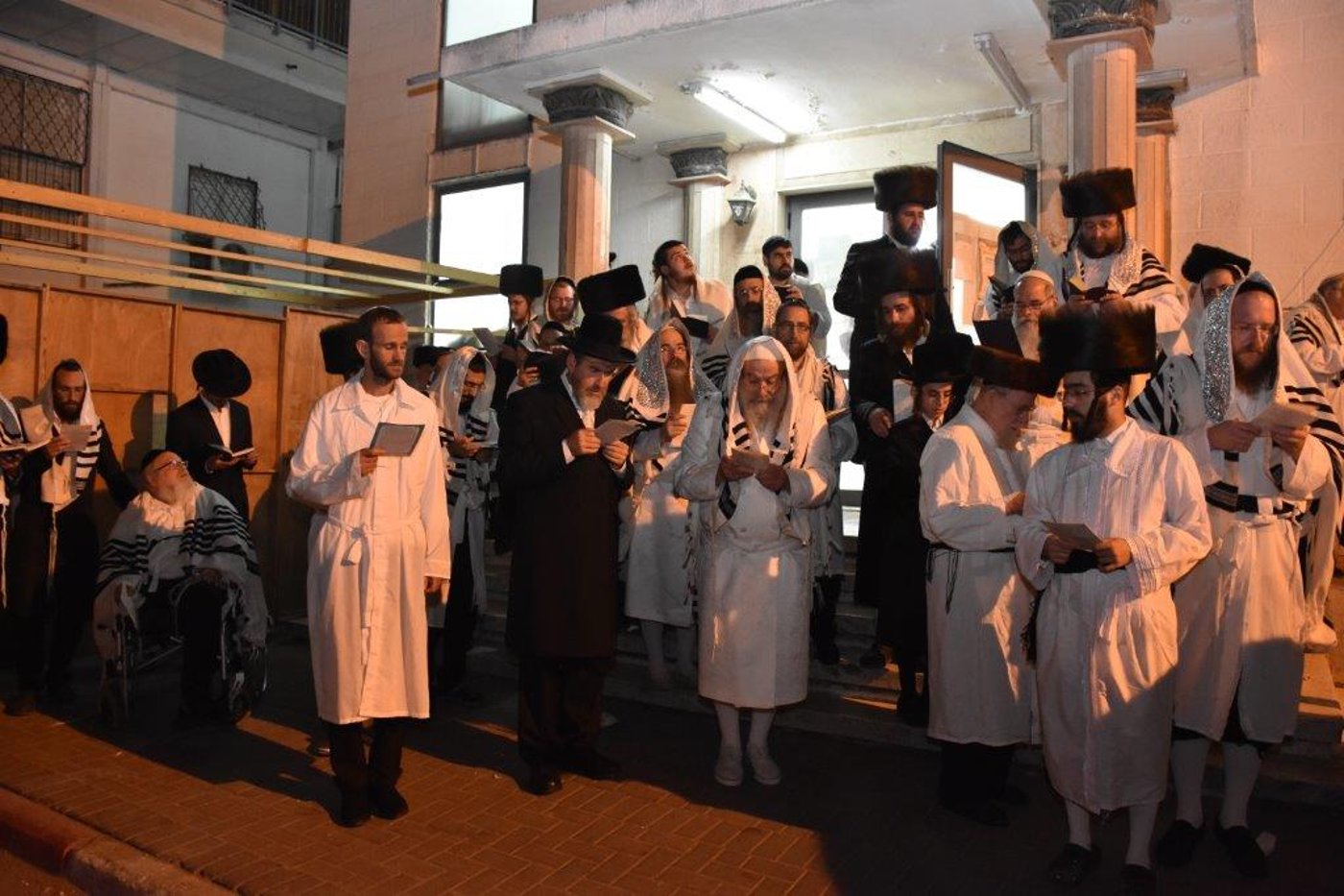 אשלג: ה'טיש יארצייט' שולב עם סעודת 'שלישי למילה'