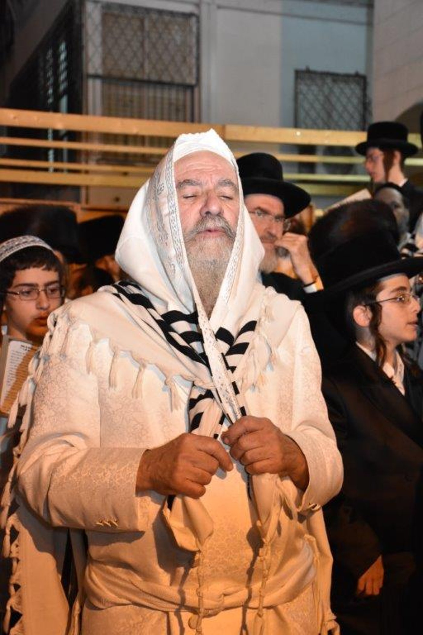 אשלג: ה'טיש יארצייט' שולב עם סעודת 'שלישי למילה'