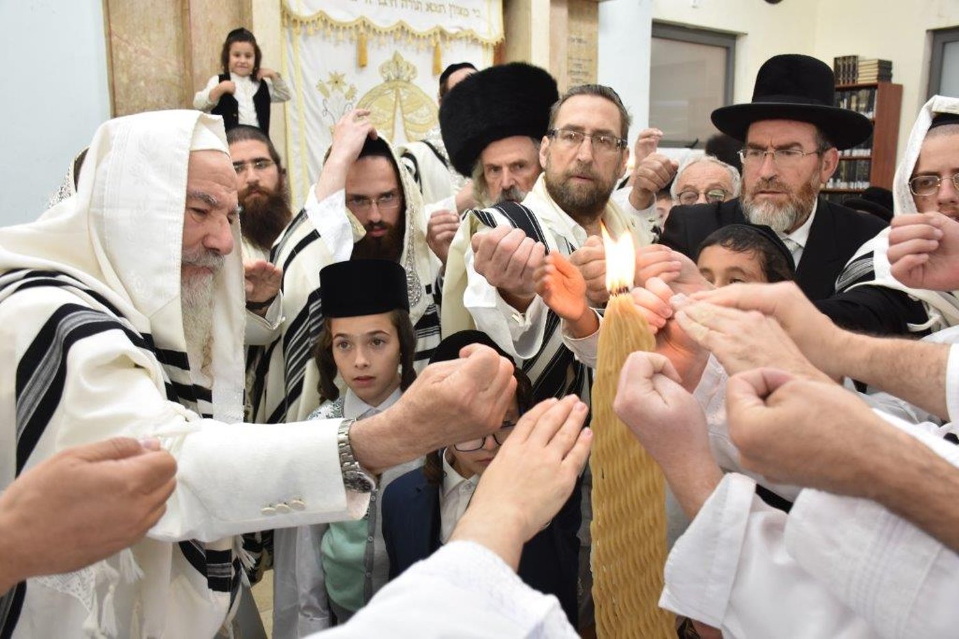 אשלג: ה'טיש יארצייט' שולב עם סעודת 'שלישי למילה'