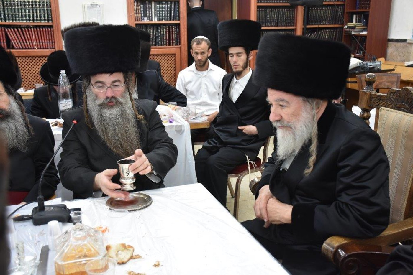 אשלג: ה'טיש יארצייט' שולב עם סעודת 'שלישי למילה'