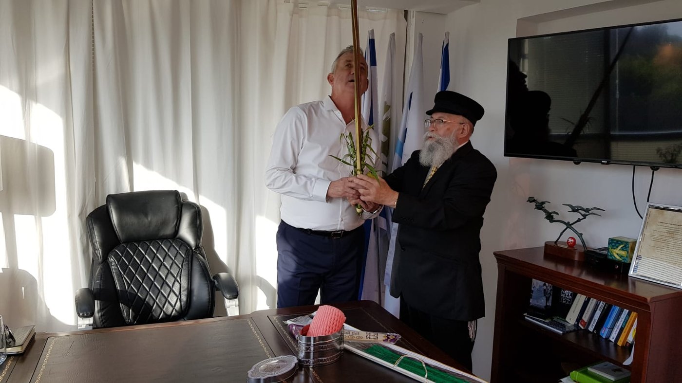זה מה שהגיב בני גנץ בזמן שקיבל את ארבעת המינים