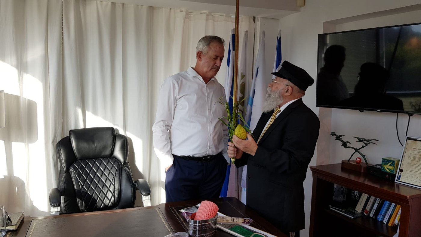 זה מה שהגיב בני גנץ בזמן שקיבל את ארבעת המינים