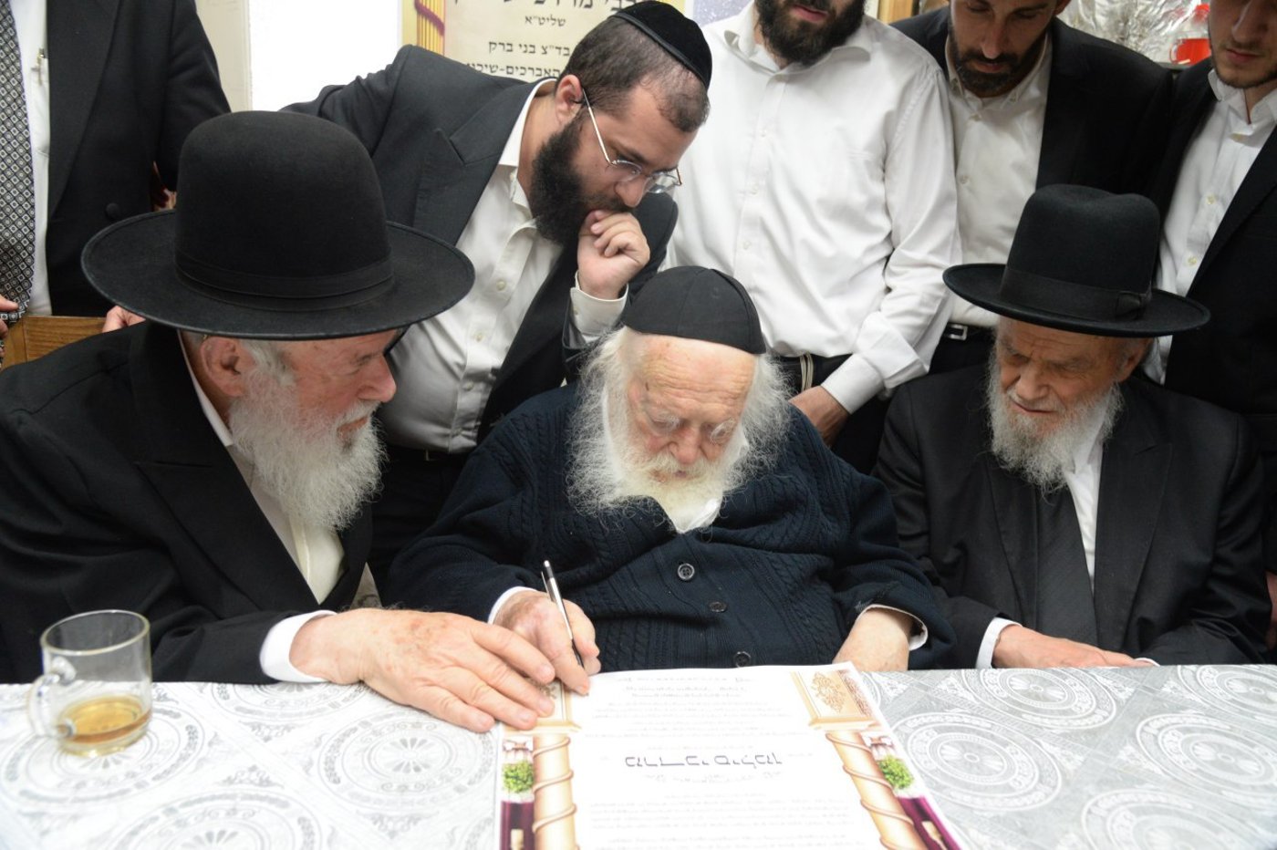 צפו: הגר"מ סילמן הוכתר בבית שר התורה