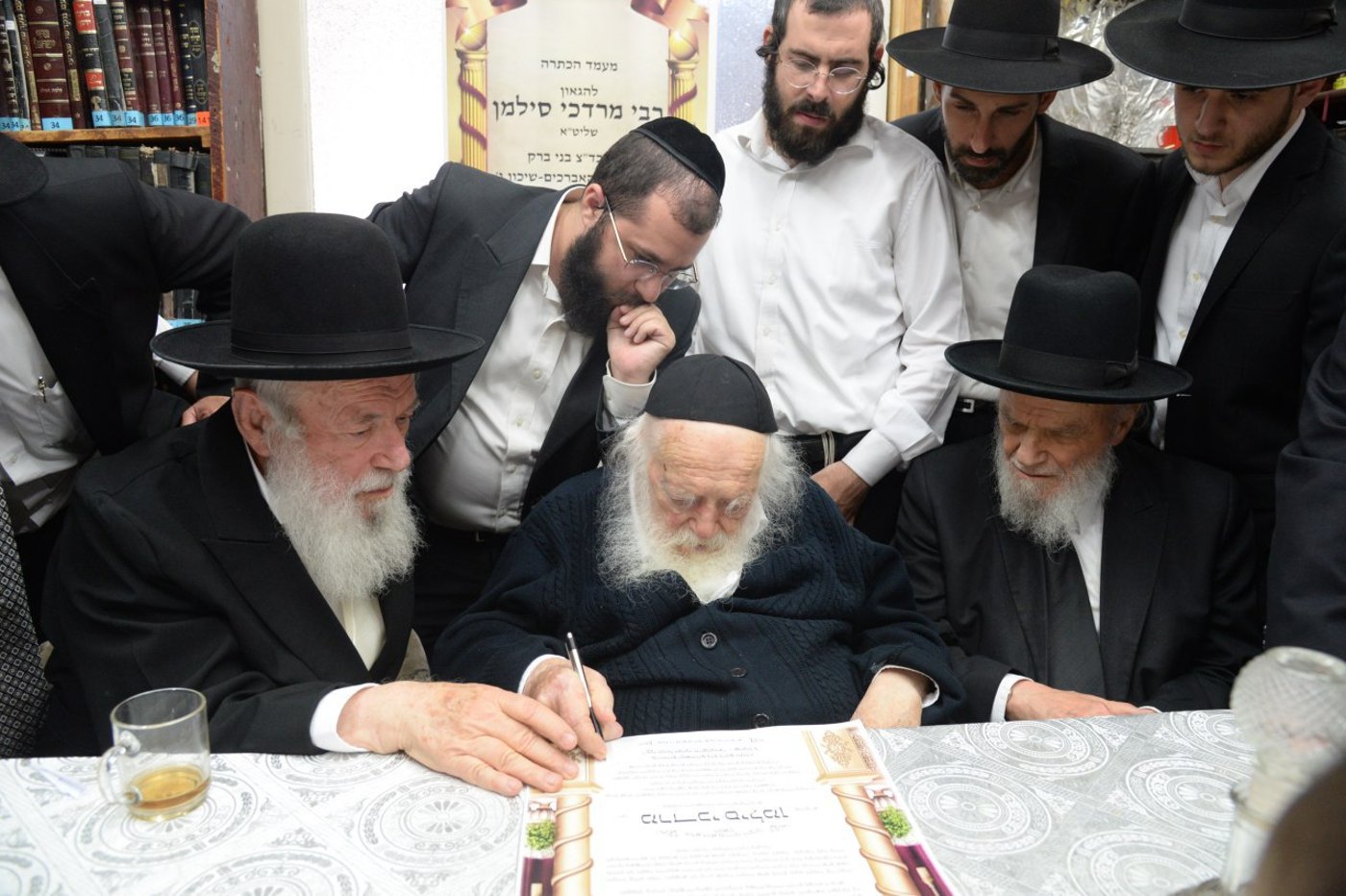 צפו: הגר"מ סילמן הוכתר בבית שר התורה