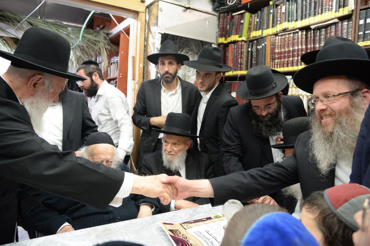 צפו: הגר"מ סילמן הוכתר בבית שר התורה