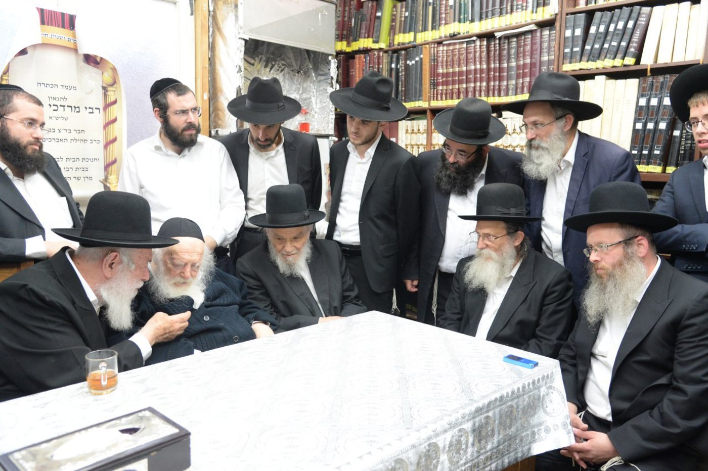 צפו: הגר"מ סילמן הוכתר בבית שר התורה