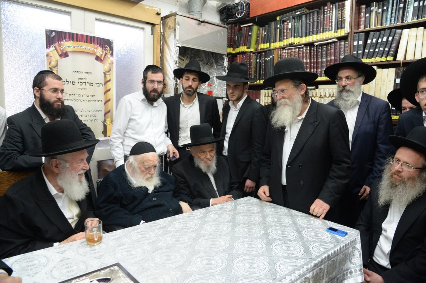 צפו: הגר"מ סילמן הוכתר בבית שר התורה