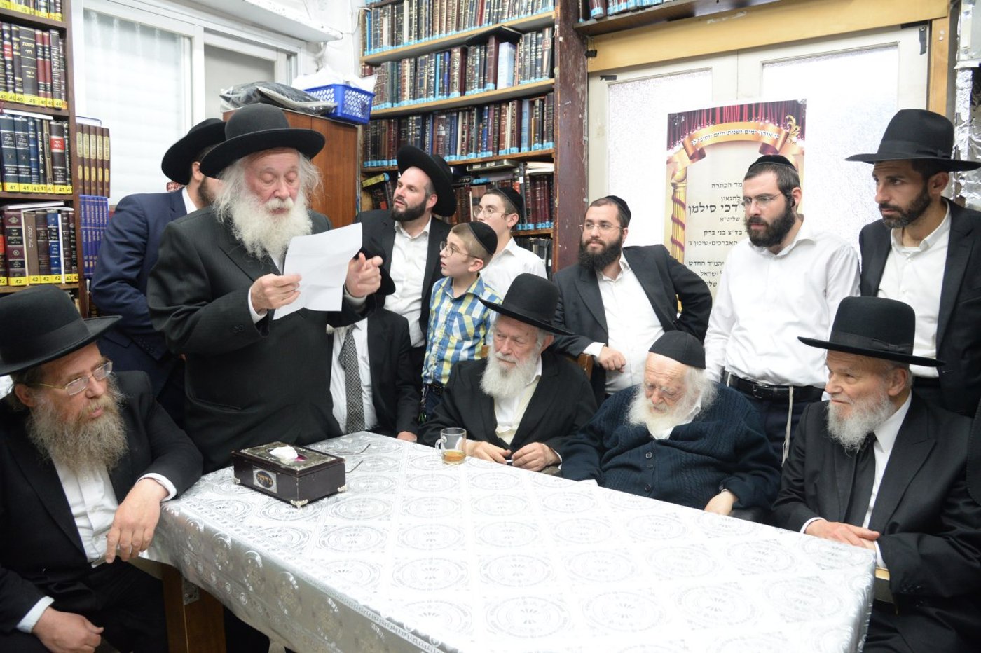 צפו: הגר"מ סילמן הוכתר בבית שר התורה