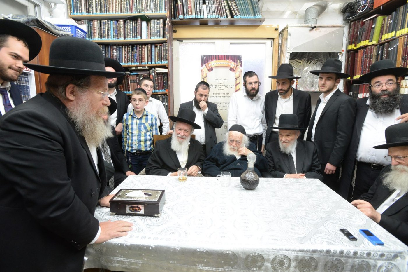 צפו: הגר"מ סילמן הוכתר בבית שר התורה