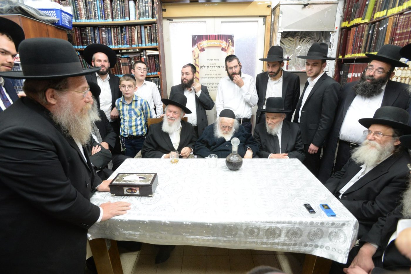 צפו: הגר"מ סילמן הוכתר בבית שר התורה