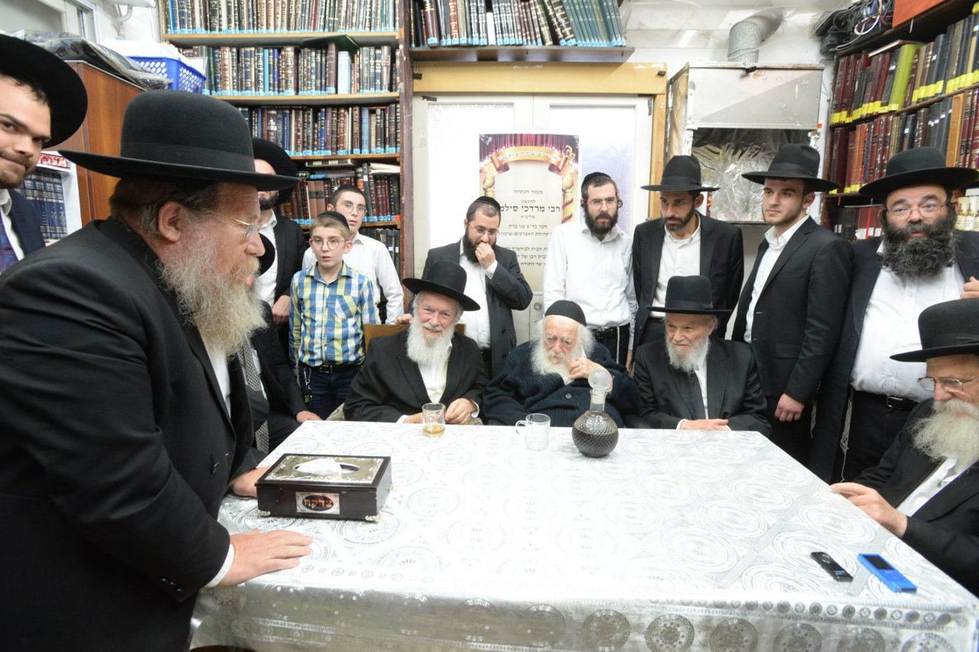 צפו: הגר"מ סילמן הוכתר בבית שר התורה