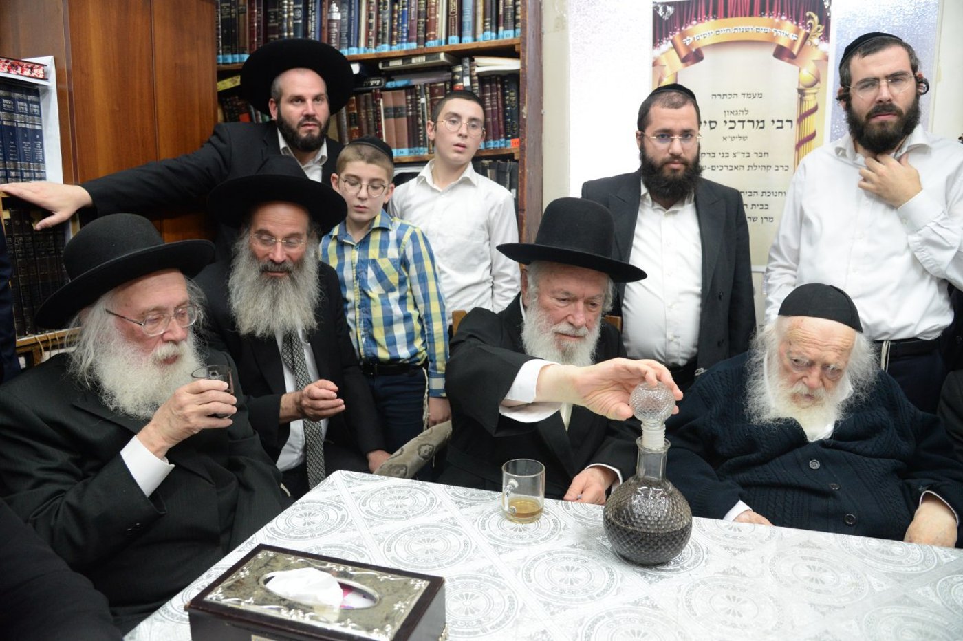צפו: הגר"מ סילמן הוכתר בבית שר התורה