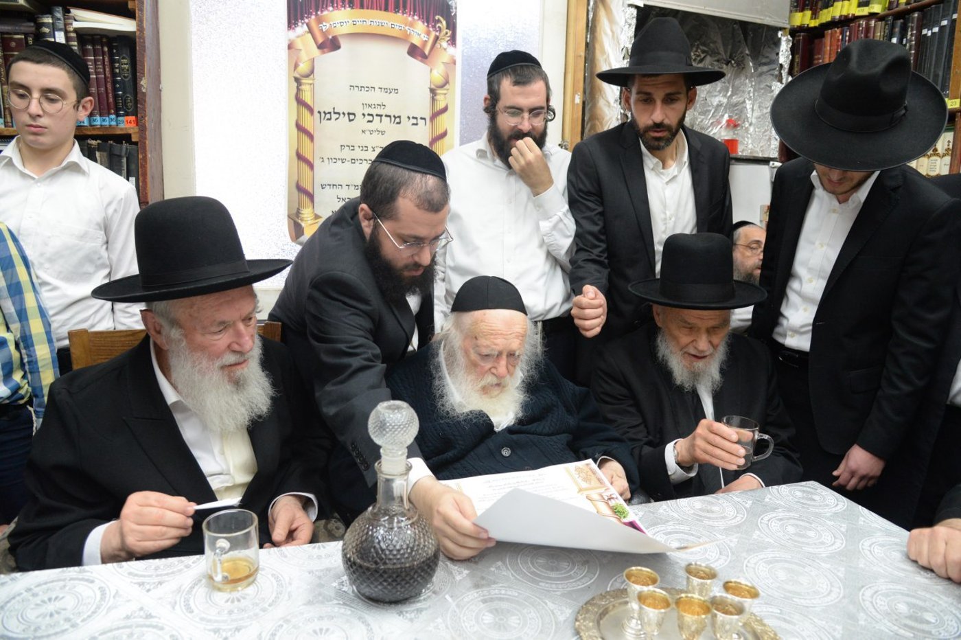 צפו: הגר"מ סילמן הוכתר בבית שר התורה