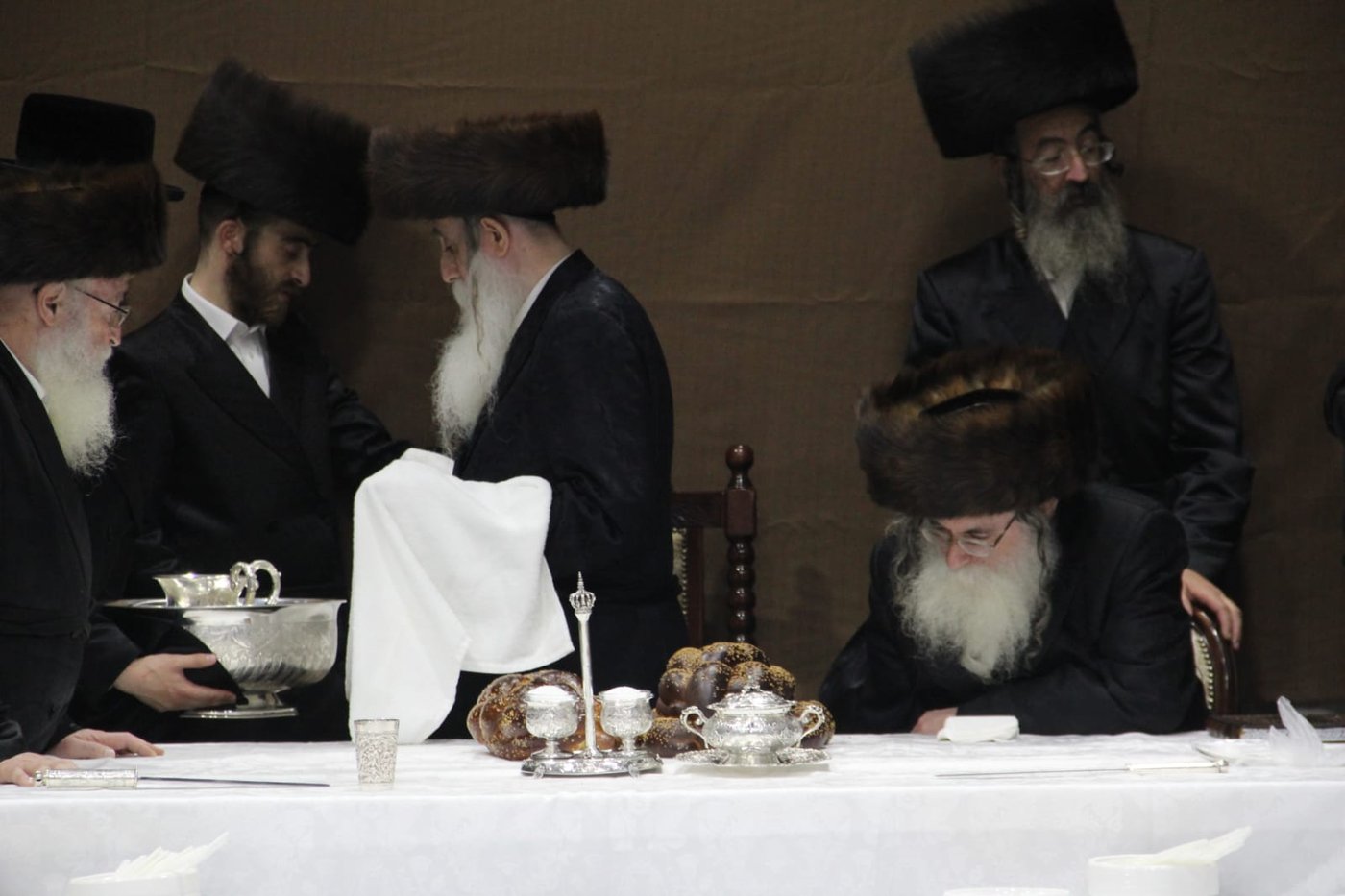 האדמו"ר ממכנובקא חילק 'פרנסה ברויט'