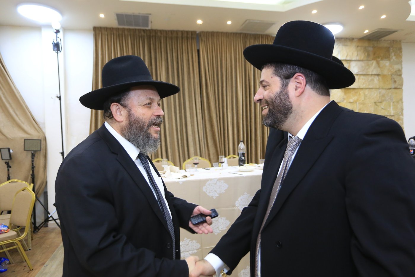 מנחם שפירא חיתן את בתו - כולם התייצבו • צפו