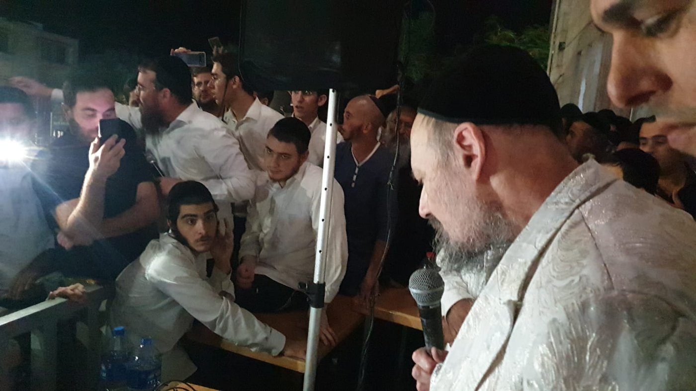 תושבים לרב קוק: "אם תלך - כולנו אחריך"