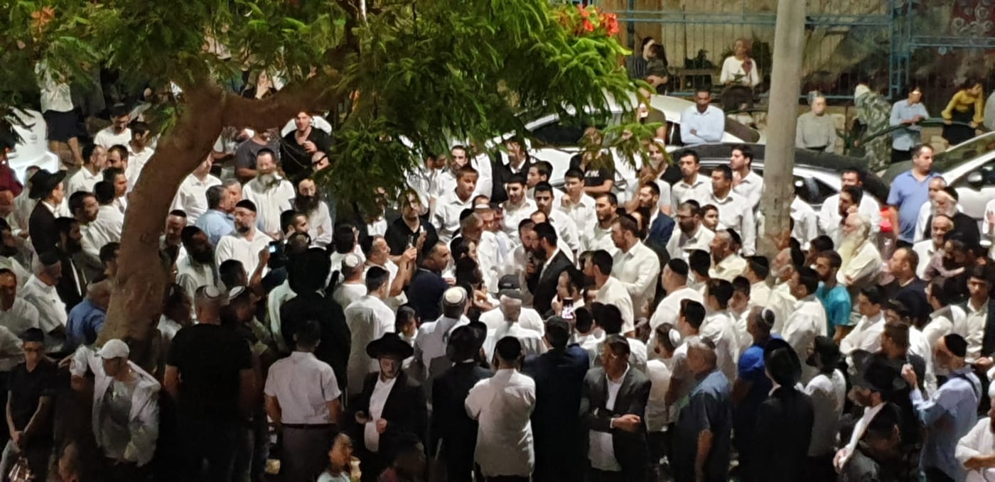 תושבים לרב קוק: "אם תלך - כולנו אחריך"