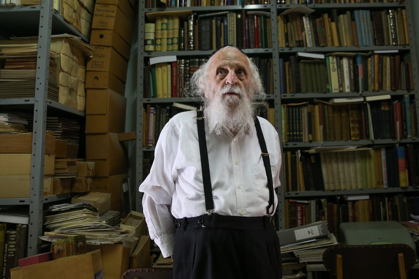 בן ה-90 שרוכש בכל יום ספר חדש • תיעוד