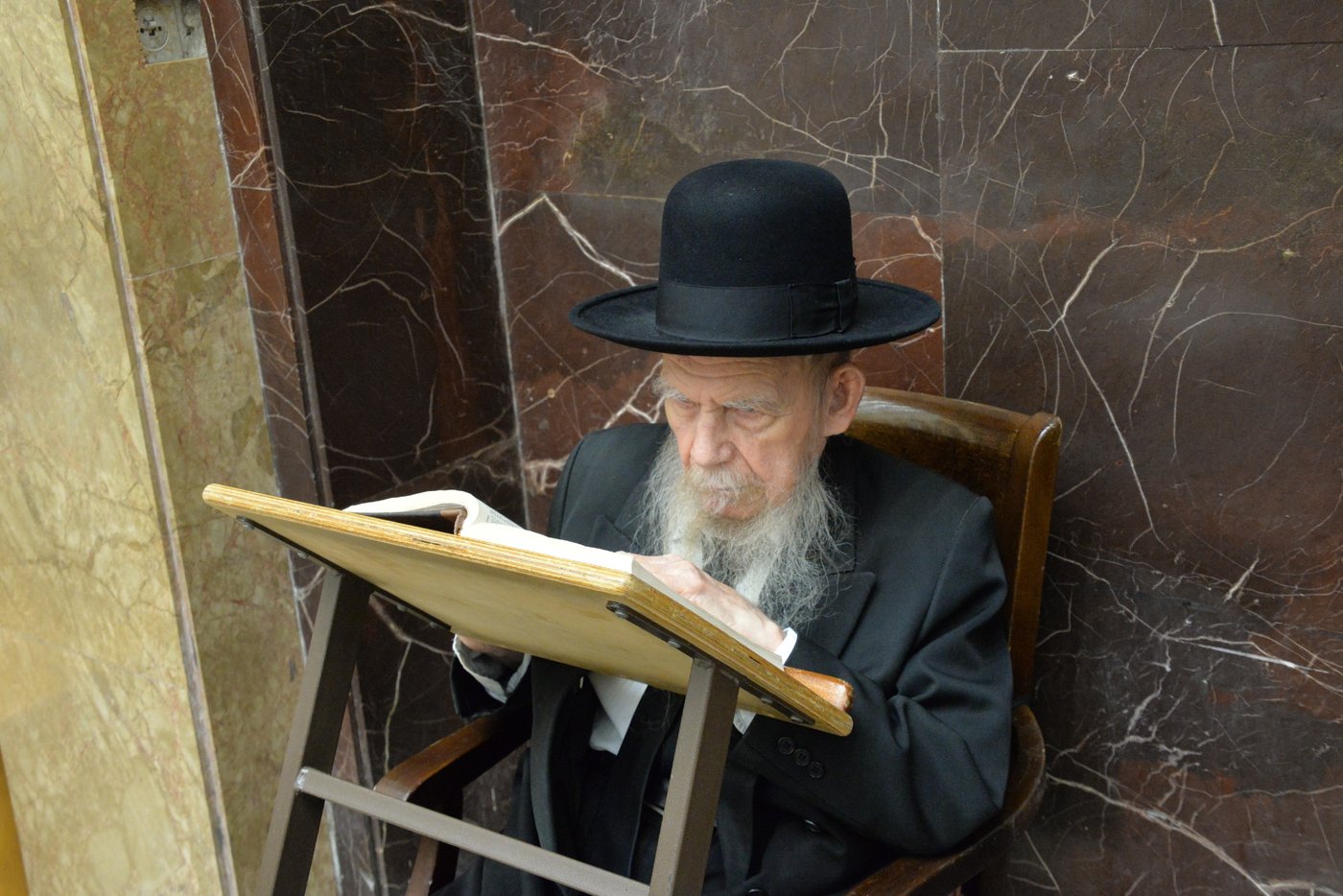 אלפים בעצרת הספד לגר"נ קרליץ זצ"ל בפוניבז'