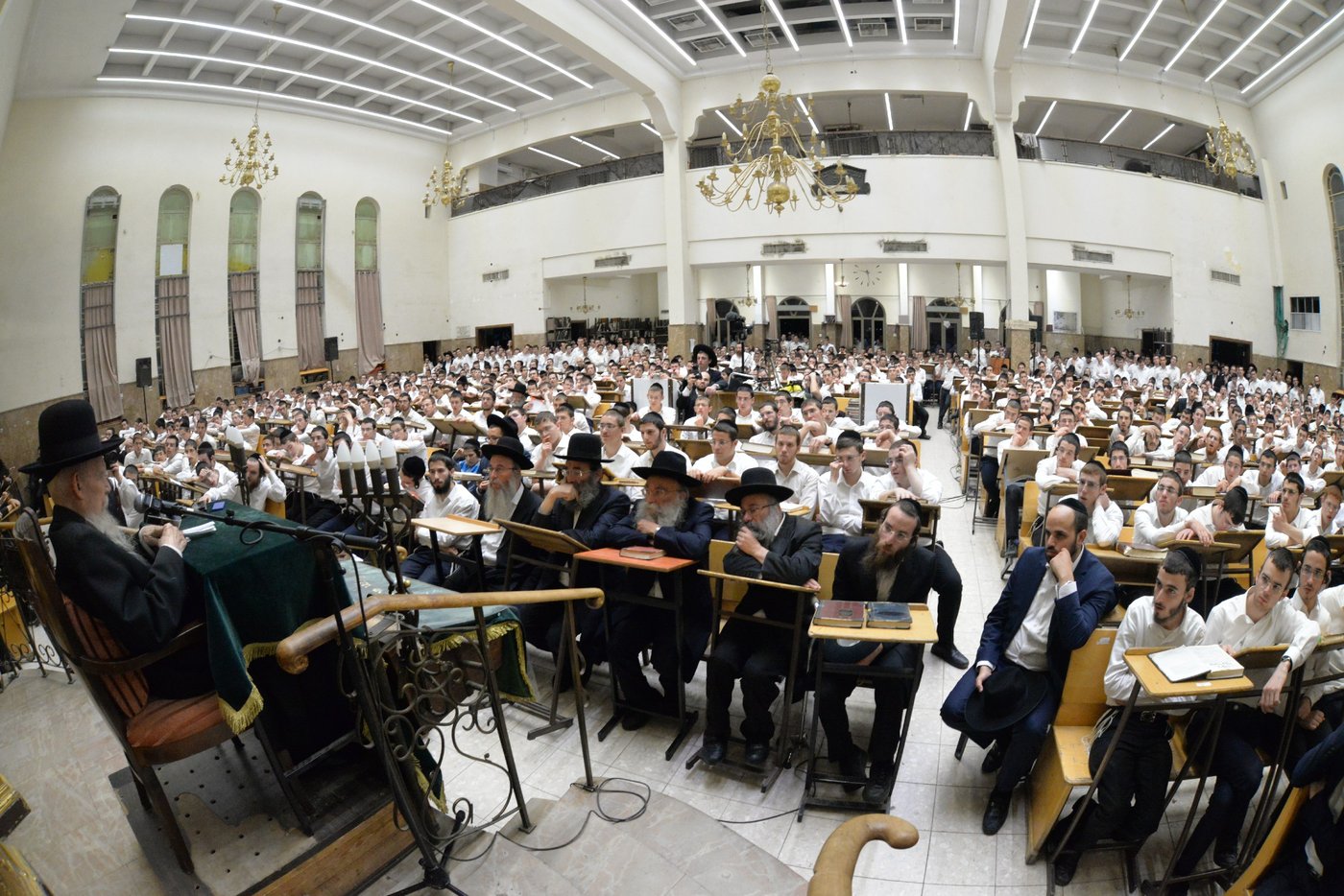 אלפים בעצרת הספד לגר"נ קרליץ זצ"ל בפוניבז'