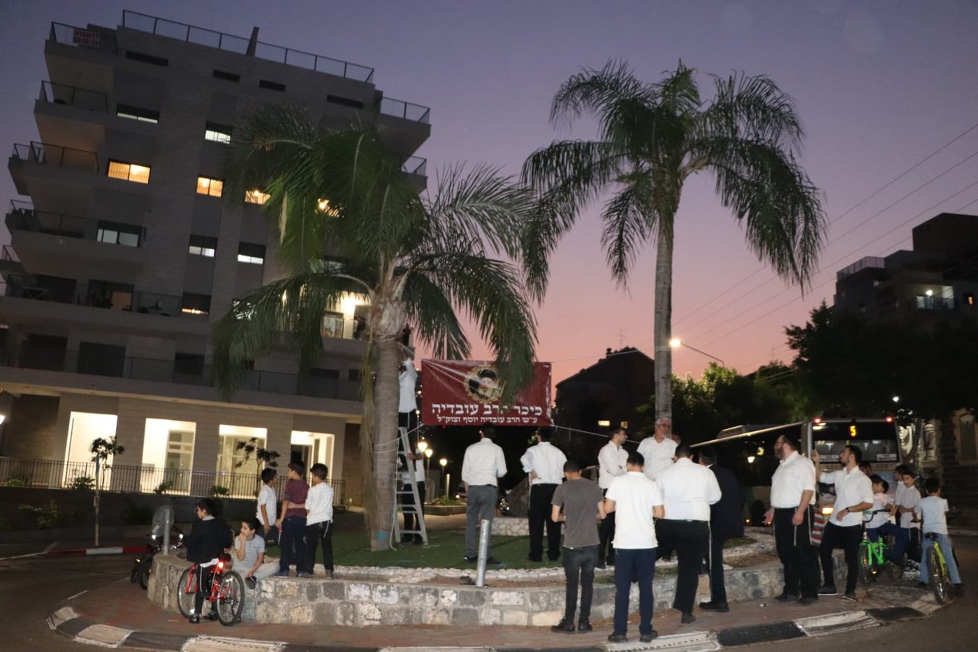 התושבים החליטו: "כיכר הרב עובדיה" • צפו