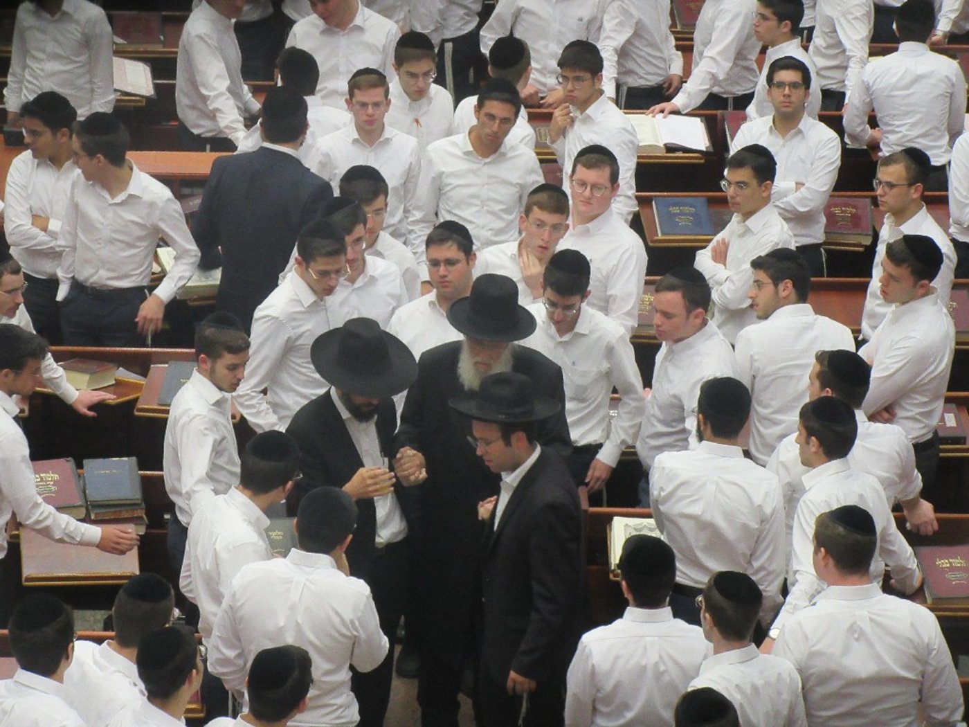 למרות מחלתו: הגרא"י ברזל הספיד בישיבה