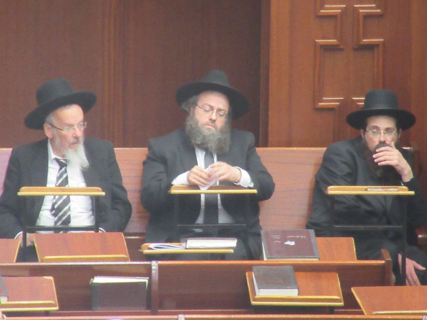 למרות מחלתו: הגרא"י ברזל הספיד בישיבה