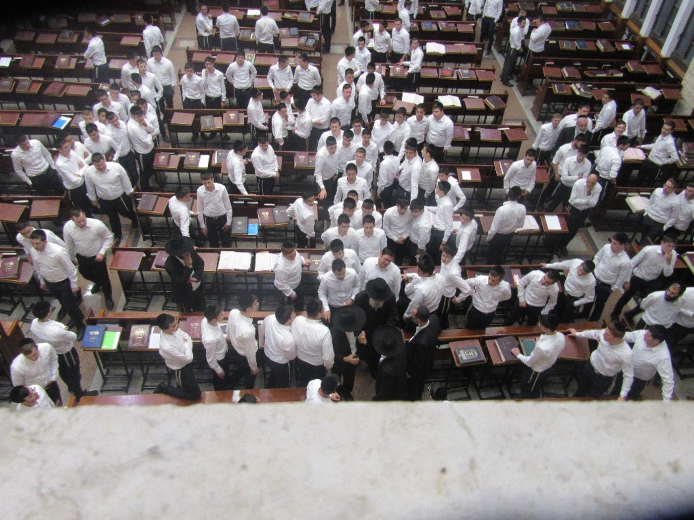 למרות מחלתו: הגרא"י ברזל הספיד בישיבה