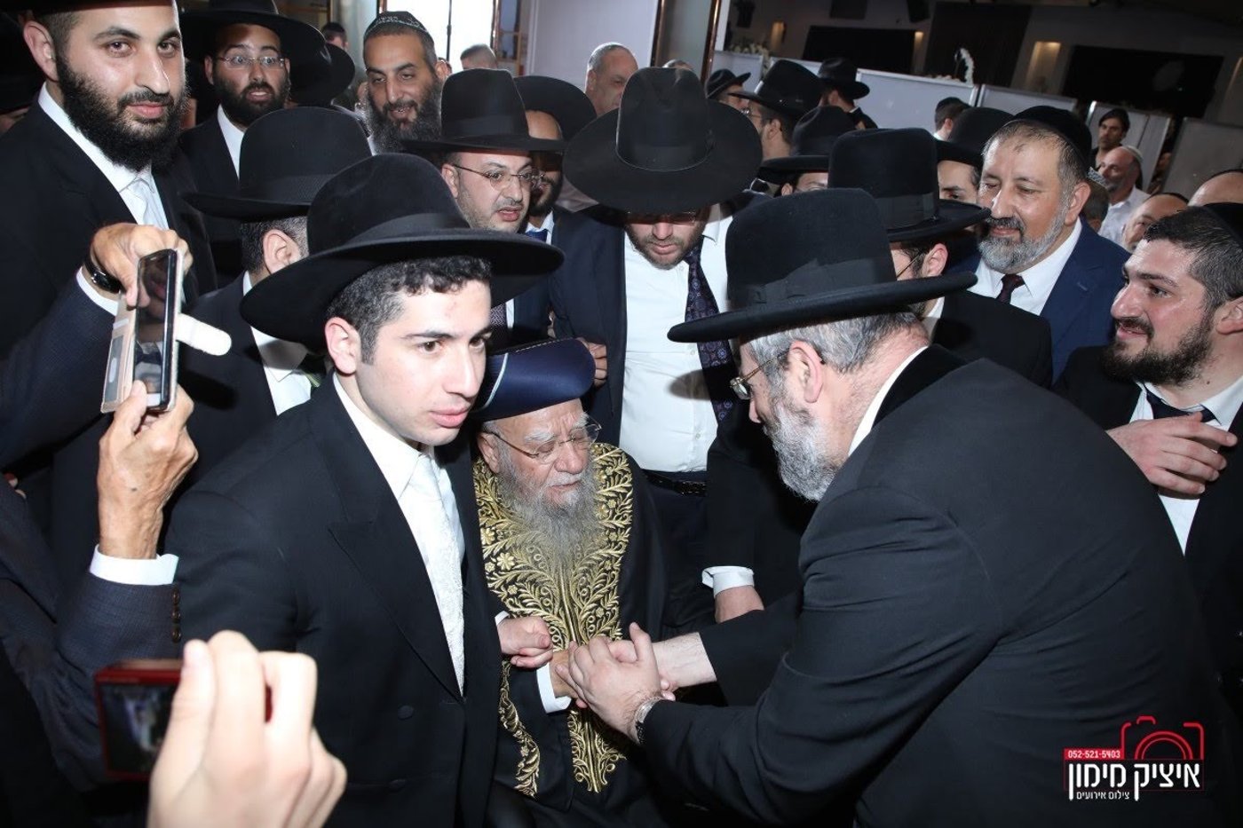 רבה של בת ים חיתן את בנו; הראשל"צ כובד בסידור חופה