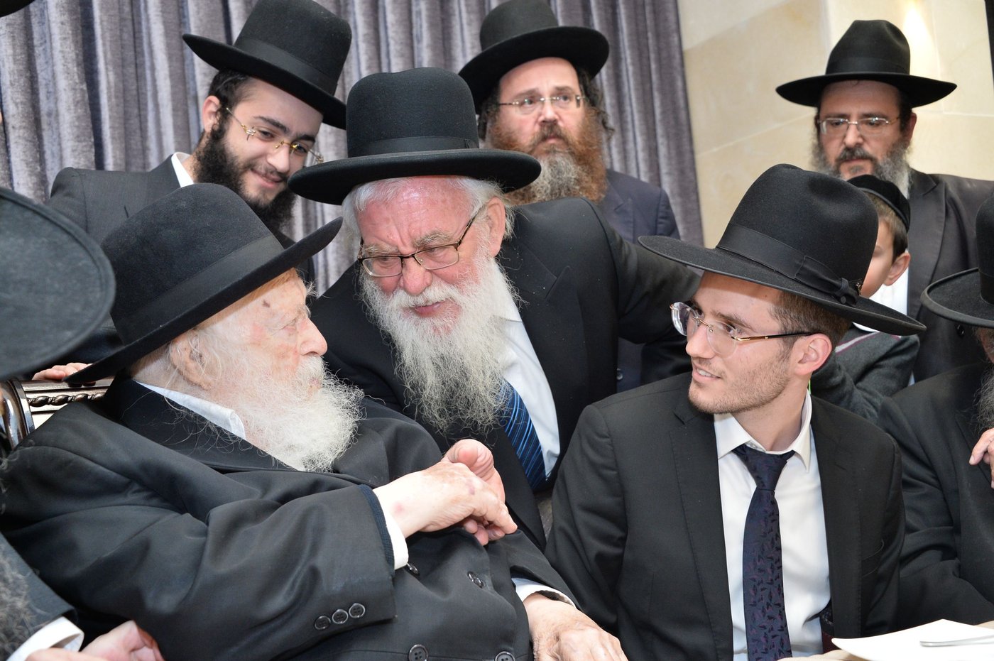 שמחת האירוסין לנכדת מרן שר התורה. צפו