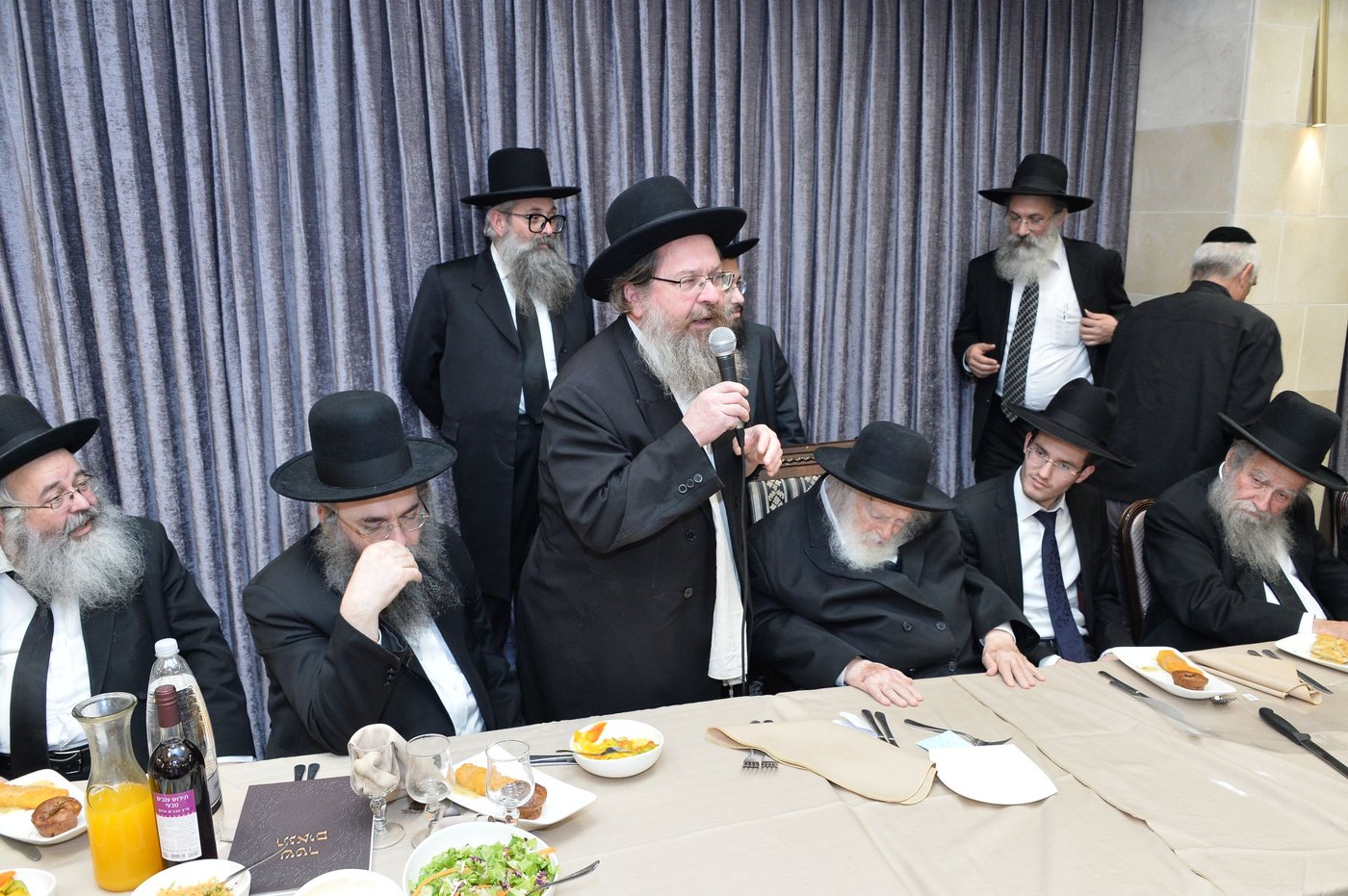 שמחת האירוסין לנכדת מרן שר התורה. צפו