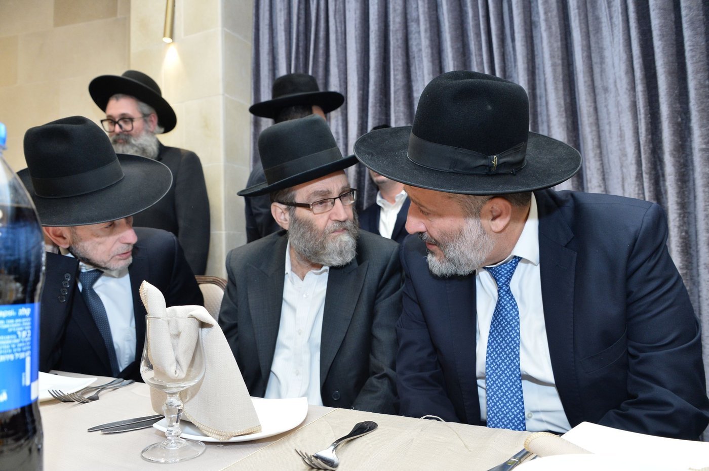 שמחת האירוסין לנכדת מרן שר התורה. צפו