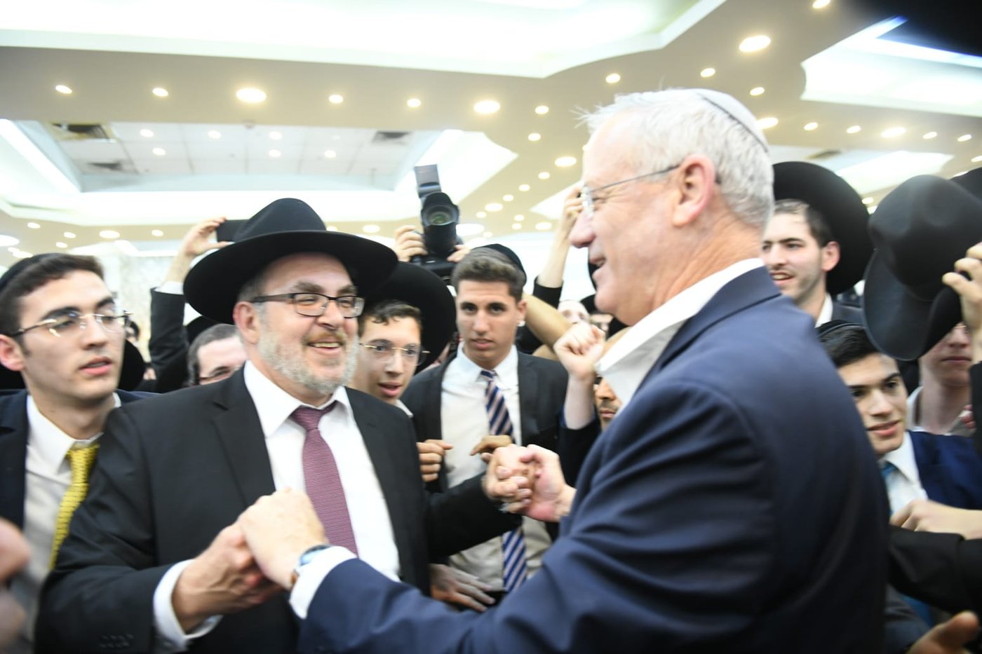 כל המי ומי בחתונת בנו של ח"כ יעקב אשר. צפו