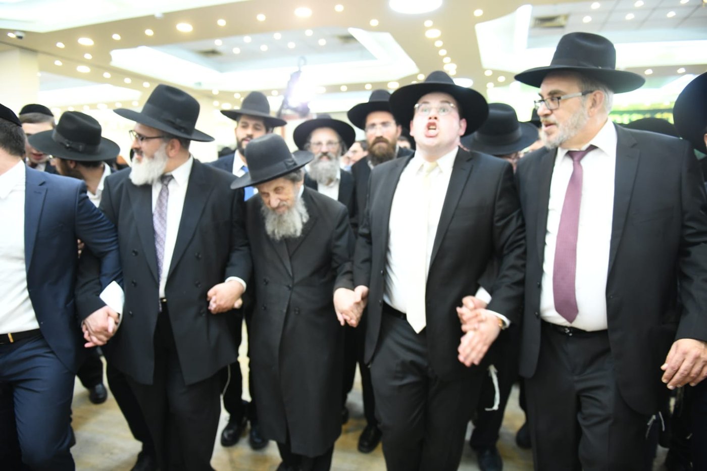 כל המי ומי בחתונת בנו של ח"כ יעקב אשר. צפו
