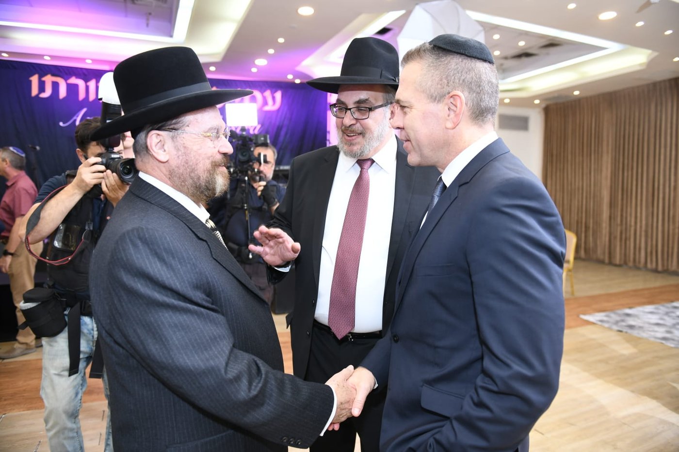 כל המי ומי בחתונת בנו של ח"כ יעקב אשר. צפו