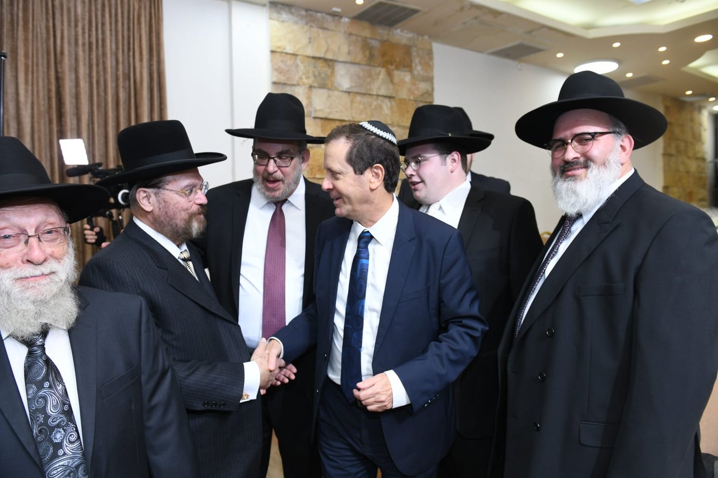 כל המי ומי בחתונת בנו של ח"כ יעקב אשר. צפו