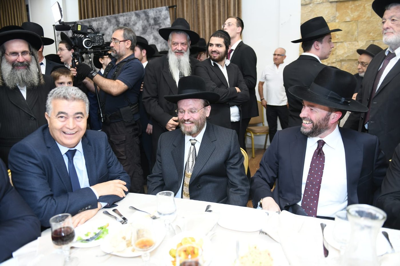 כל המי ומי בחתונת בנו של ח"כ יעקב אשר. צפו