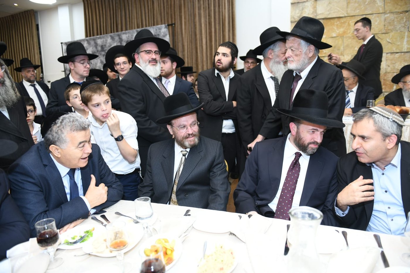 כל המי ומי בחתונת בנו של ח"כ יעקב אשר. צפו