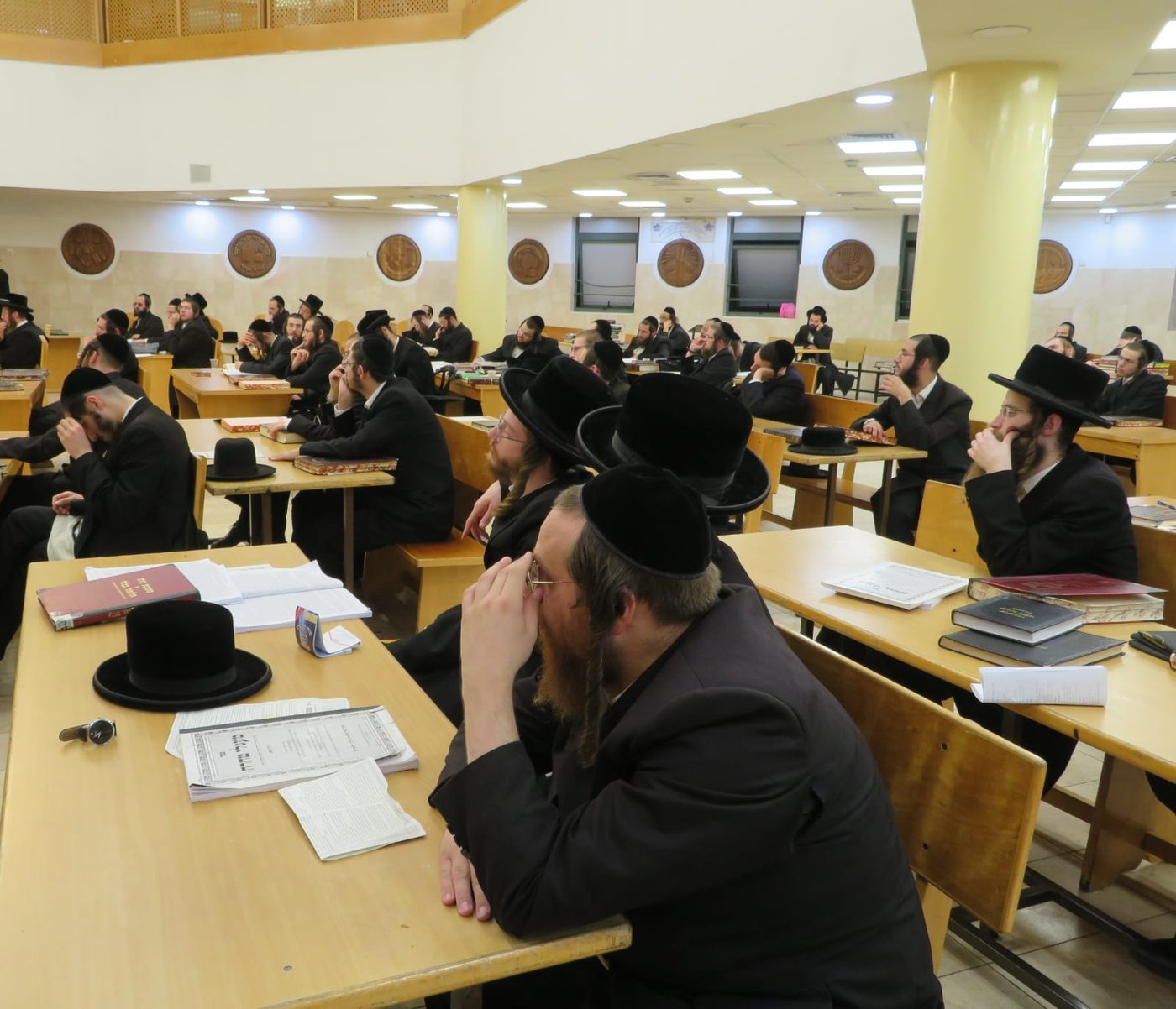 הרבי לאברכים: "העול שנפל עלי, קשה מנשוא"