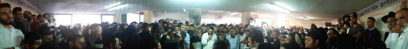 האב השכול בכה: "תתפללו גם על הקדוש ברוך הוא"