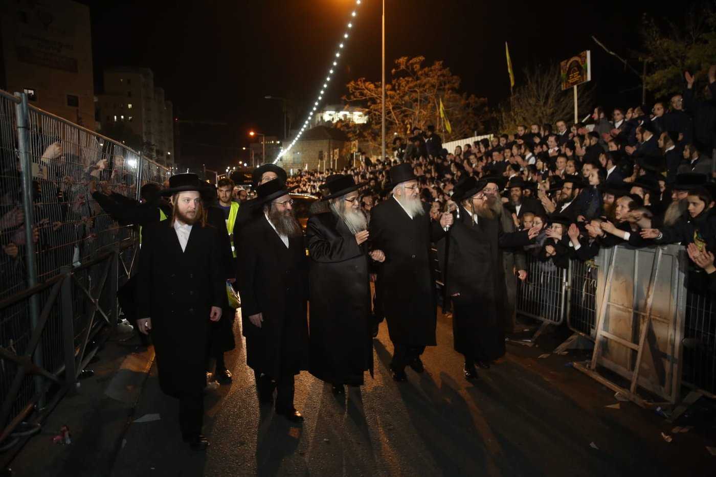 צפו: רבבות בקבלת פנים לאדמו"ר מסאטמר
