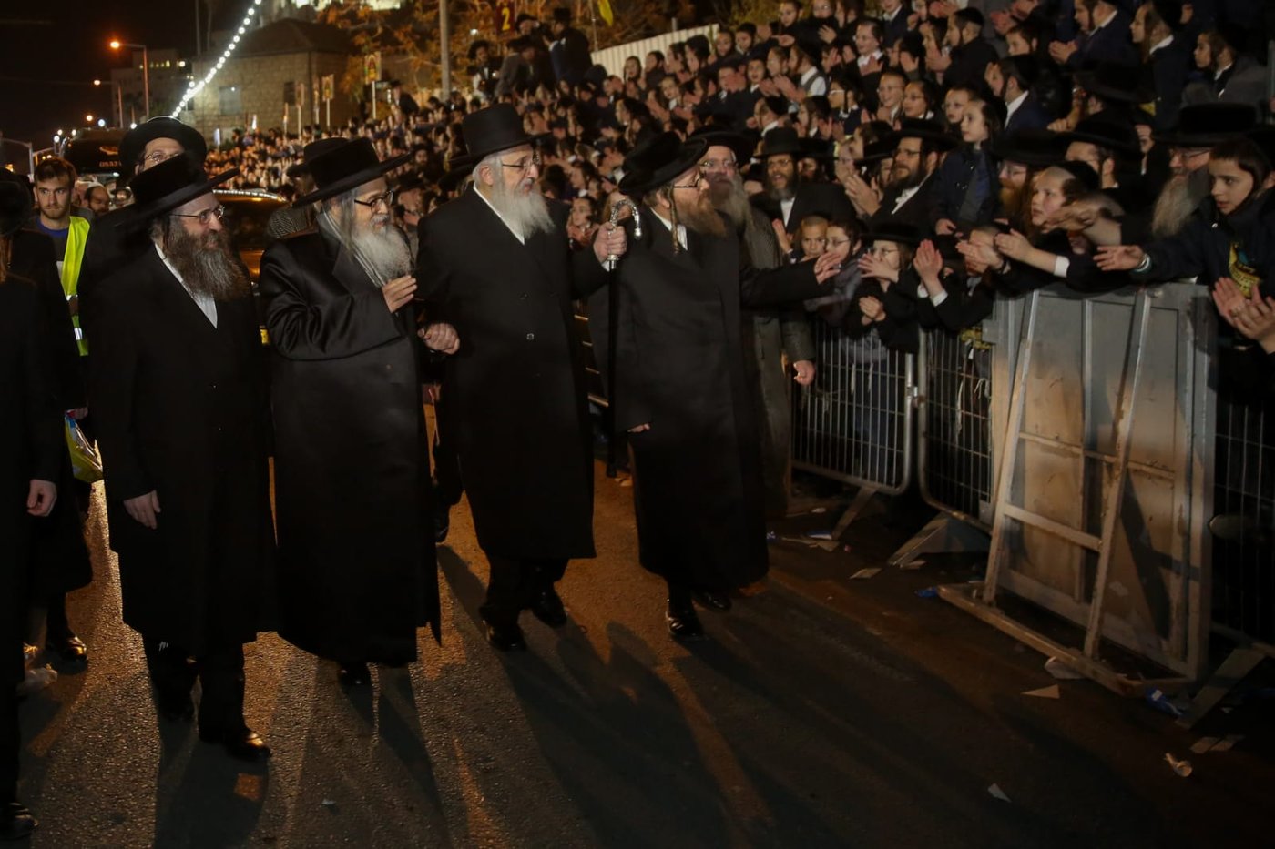 צפו: רבבות בקבלת פנים לאדמו"ר מסאטמר