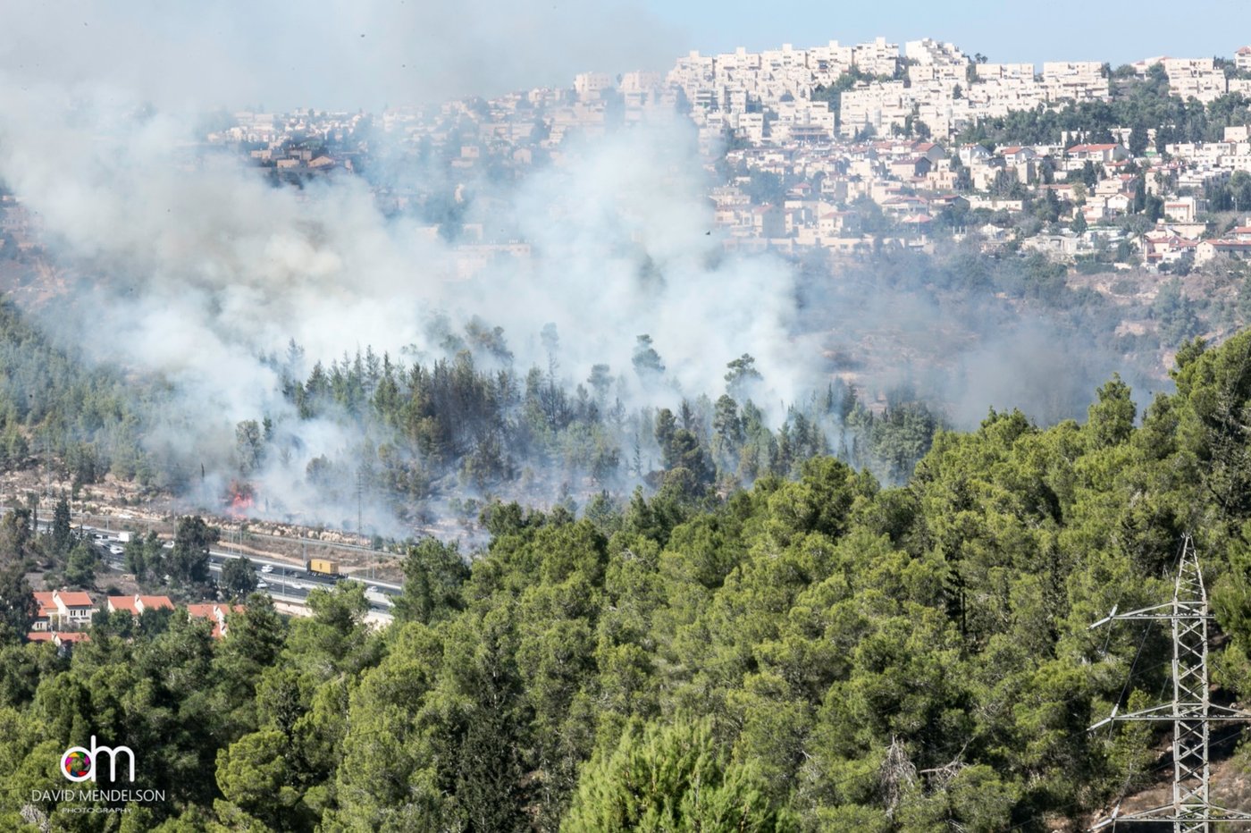 שריפה גדולה ליד מבשרת ציון; תושבים פונו